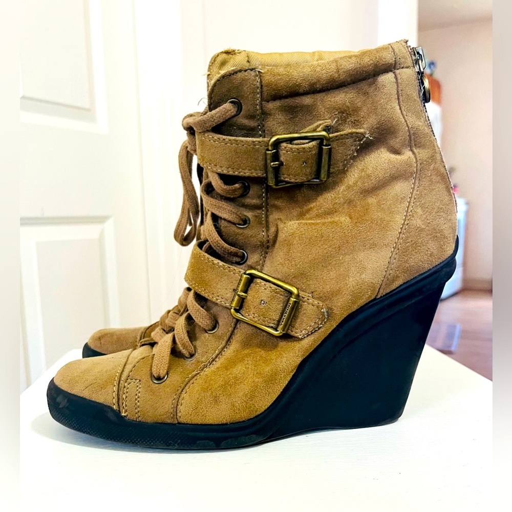 Simply Vera Vera Wang Tan Canvas Lace Up Combat Wedge Boots Women’s Size 8
